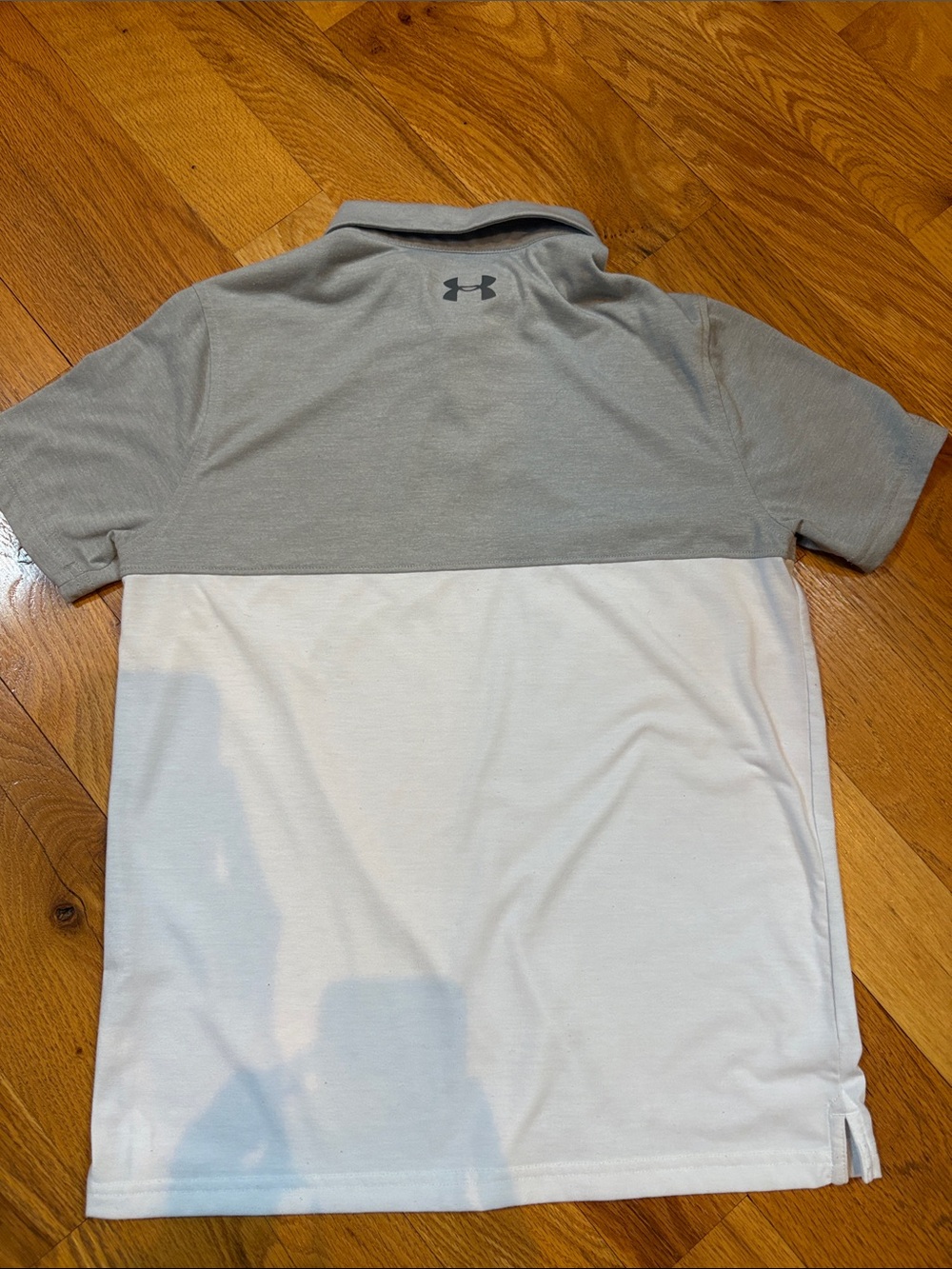 • Under Armour • - Picture 3 of 3